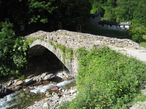 (PERCORSO ROSSO) - Premana. Il vecchio ponte di Giabbio