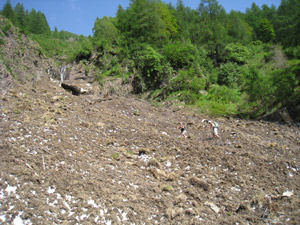Torrente ricoperto da una grande slavina