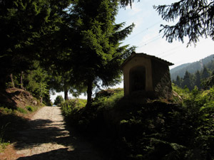 Santella con gli affreschi di San Leopoldo, Santa Barbara e San Biagio