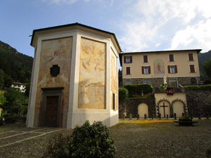 Zone: cappella accanto alla chiesa