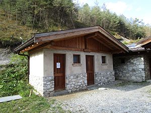 Toilette, dietro al rifugio