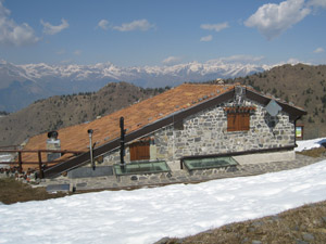 Il retro del rifugio