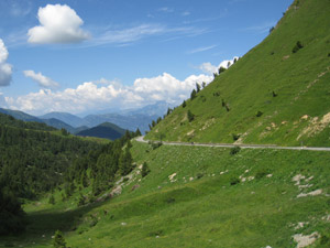 La strada arrivando da Bazena