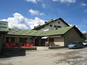 Partiamo dal parcheggio del Rifugio Tassara