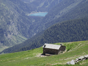 Prima deviazione verso la Baita Piada con vista sul Lago di Scais