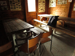 Interno del bivacco