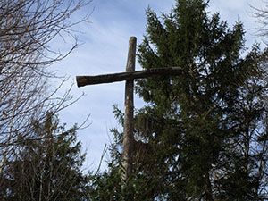 Croce accanto al bivacco