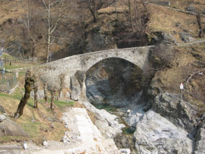 Antico ponte presso il crotto Dangri