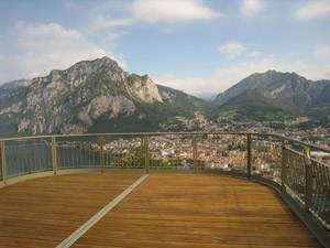 La terrazza panoramica dietro alla Baita Pian Sciresa