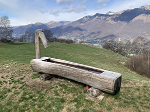 Fontana accanto alla cappellina