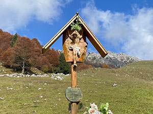 Il Crocifisso poco prima della Baita di Sotto