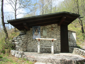 La cappellina accanto al rifugio