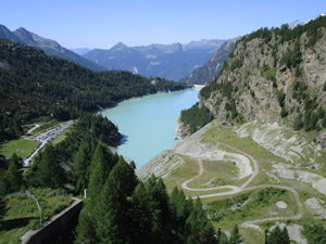 Il Lago di Campo Moro dalla Diga di Gera