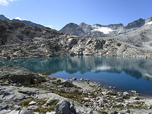 Aggirando il Lago Monticello con vista sul ghiacciaio