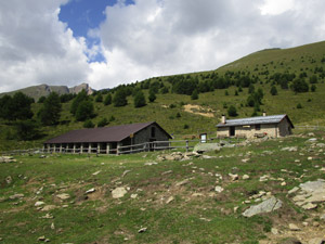 La baita e la stalla della malga
