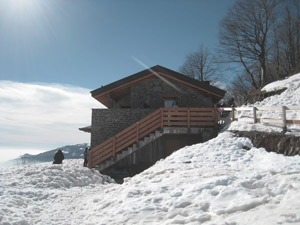 Arrivo al rifugio con la neve