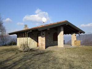 Una casa isolata a lato del percorso