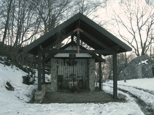 La cappellina accanto al rifugio