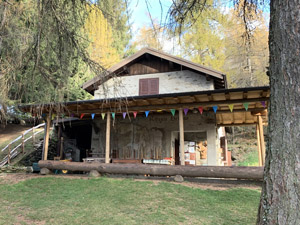 La tettoia del Rifugio Bellano