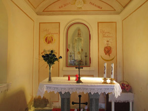 Interno della chiesetta