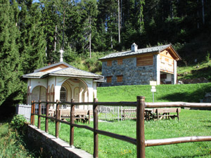 La chiesetta e il rifugio