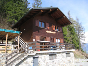Il Rifugio Ronchi (foto 2006)