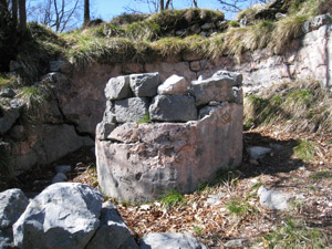 Vecchio pozzo in cima allo Zucco della Rocca