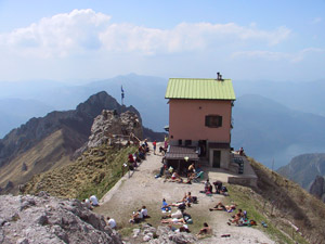 Il Rifugio Rosalba, veduta laterale
