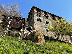 Vecchie case in alto a sinistra prima di Acquaduscio