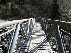 Il ponte sul Torrente che scende dalla Val Premaniga