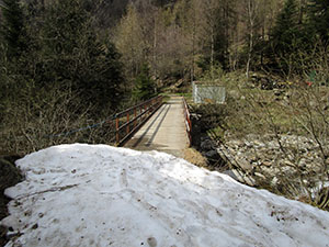 Dopo il ponte, a fine aprile, troviamo la neve