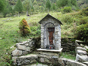 Santella contenente un Crocifisso