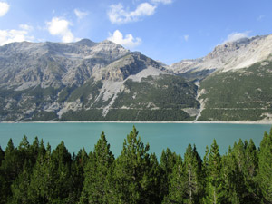 Il Lago di Cancano dalla strada che ne costeggia il versante meridionale