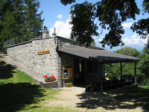 Passiamo dal Rifugio San Grato