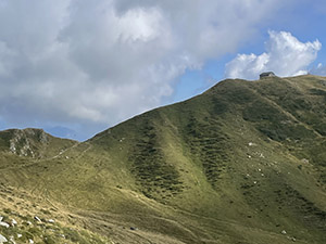 con vista sulla chiesetta di S. Jorio