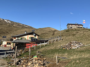 La capanna svizzera e il rifugio italiano