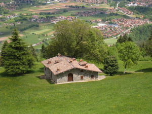 Villetta nei prati sottostanti al rifugio