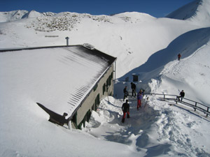 Veduta invernale del rifugio