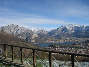 Primo itinerario - Panorama su Lecco nella parte iniziale del percorso