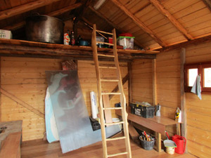 Interno del bivacco