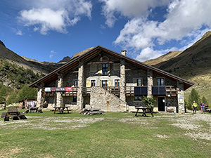 Passiamo dal Rifugio Schiazzera