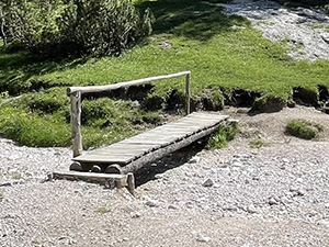 a - Ponticello poco dopo il bivio Sennes-Fodara Vedla