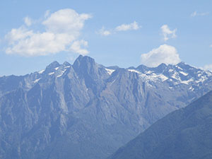 Panorama verso il Gruppo del Sasso Manduino