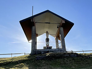 La chiesetta a monte della Colma di Binate