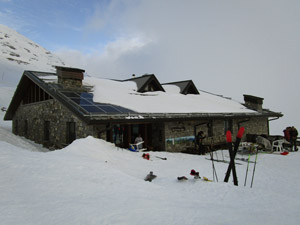 Veduta invernale del Rifugio San Marco 2000