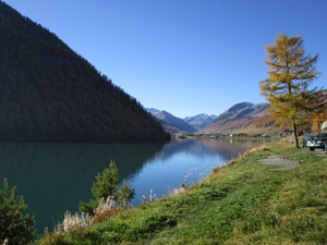 accanto al Lago di Livigno dopo la prima galleria ...