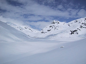 Veduta invernale del Lago di Montespluga