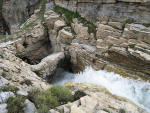 Ponte di roccia sul torrente