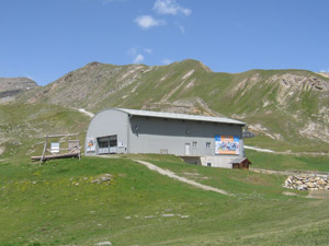 La stazione della cabinovia nei pressi del rifugio