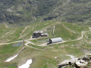 Zoom dalla Costa Sobretta sulla zona del rifugio